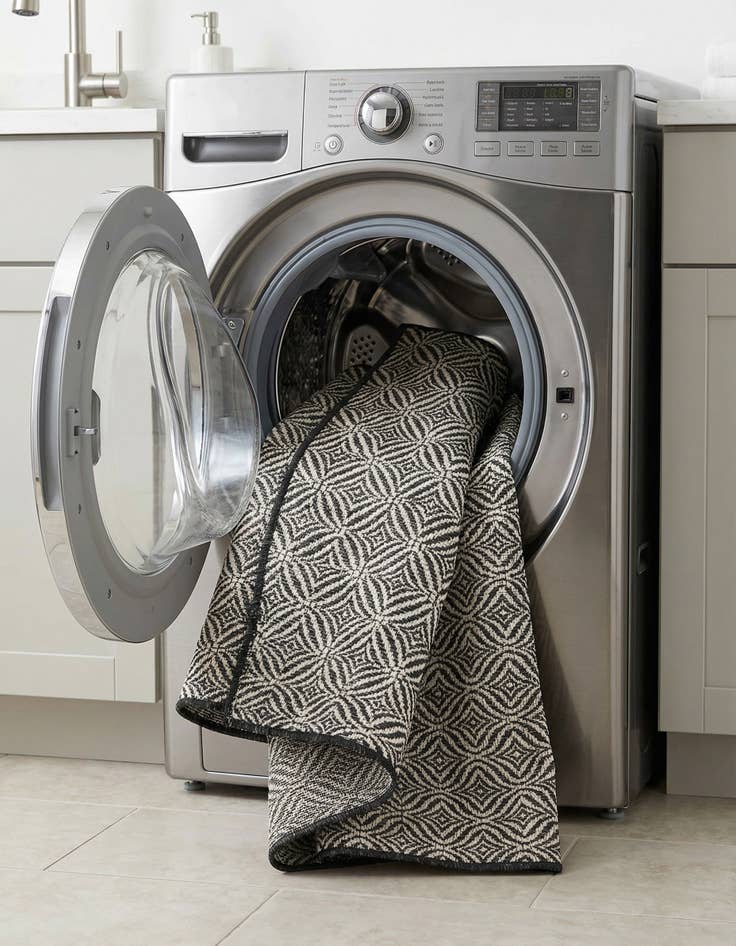 Detail image of 5' 3 x 5' 3  Washable Trellis Indoor / Outdoor Square Rug