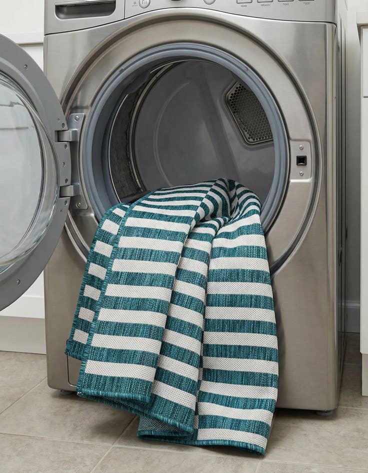 Detail image of 4' x 6'  Washable Striped Indoor / Outdoor Rug