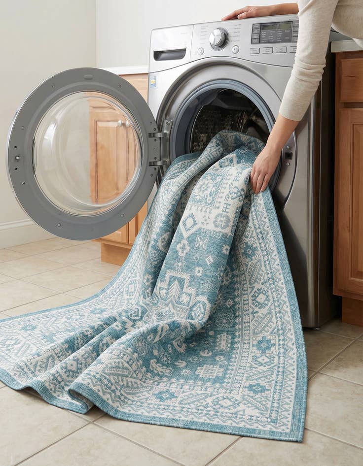 Detail image of 7' x 10'  Washable Aztec Indoor / Outdoor Rug