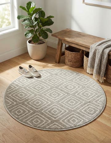 3' x 3' Easy-Clean Sabrina Soto Indoor / Outdoor Round Rug
