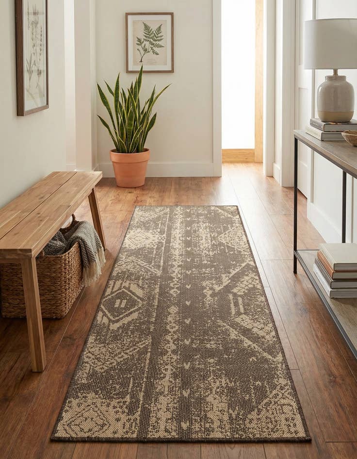 Detail image of 2' 9 x 8' Dunes Runner Rug