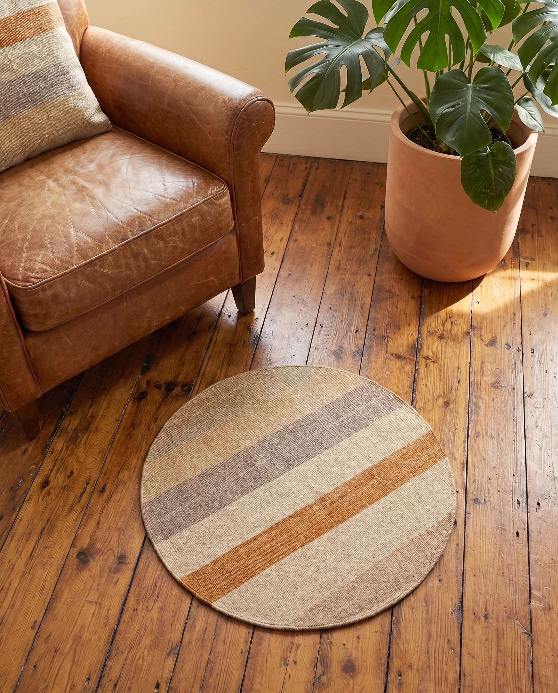 1' 6 x 1' 6 Hand Woven Pillow Wool Round Rug