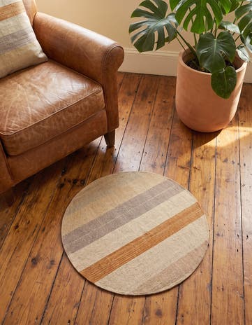 1' 6 x 1' 6 Hand Woven Pillow Wool Round Rug