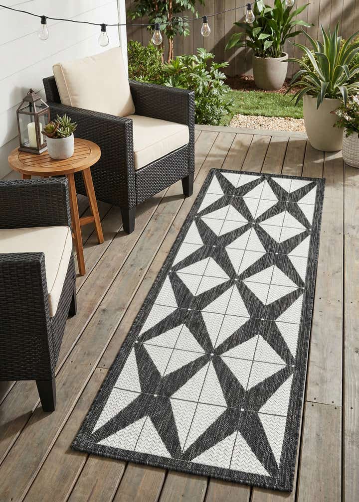 2' x 6' Easy-Clean Modern Indoor / Outdoor Runner Rug