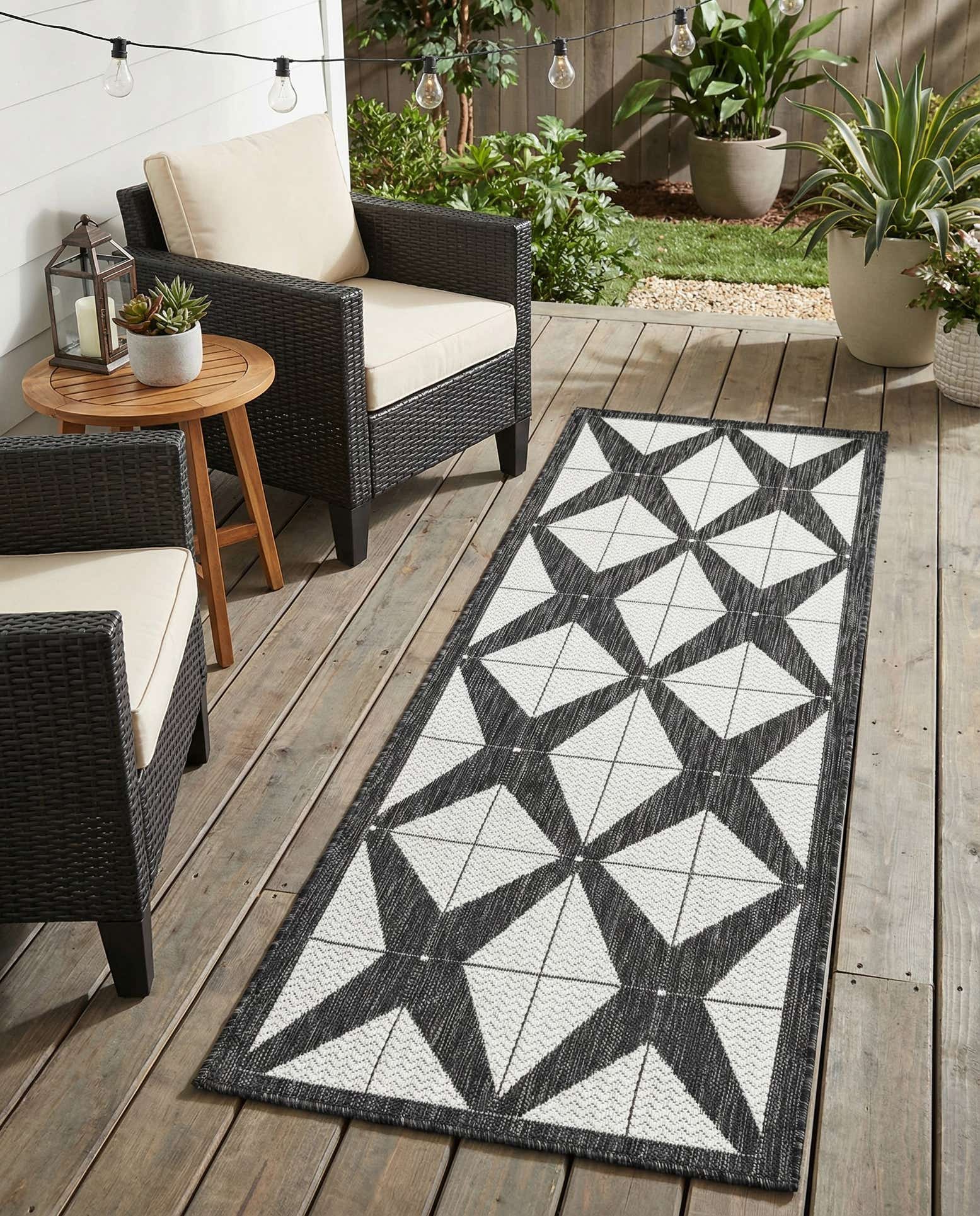 2' x 6' Easy-Clean Modern Indoor / Outdoor Runner Rug