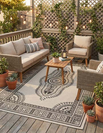 5' 3 x 8' Easy-Clean Traditional Indoor / Outdoor Rug