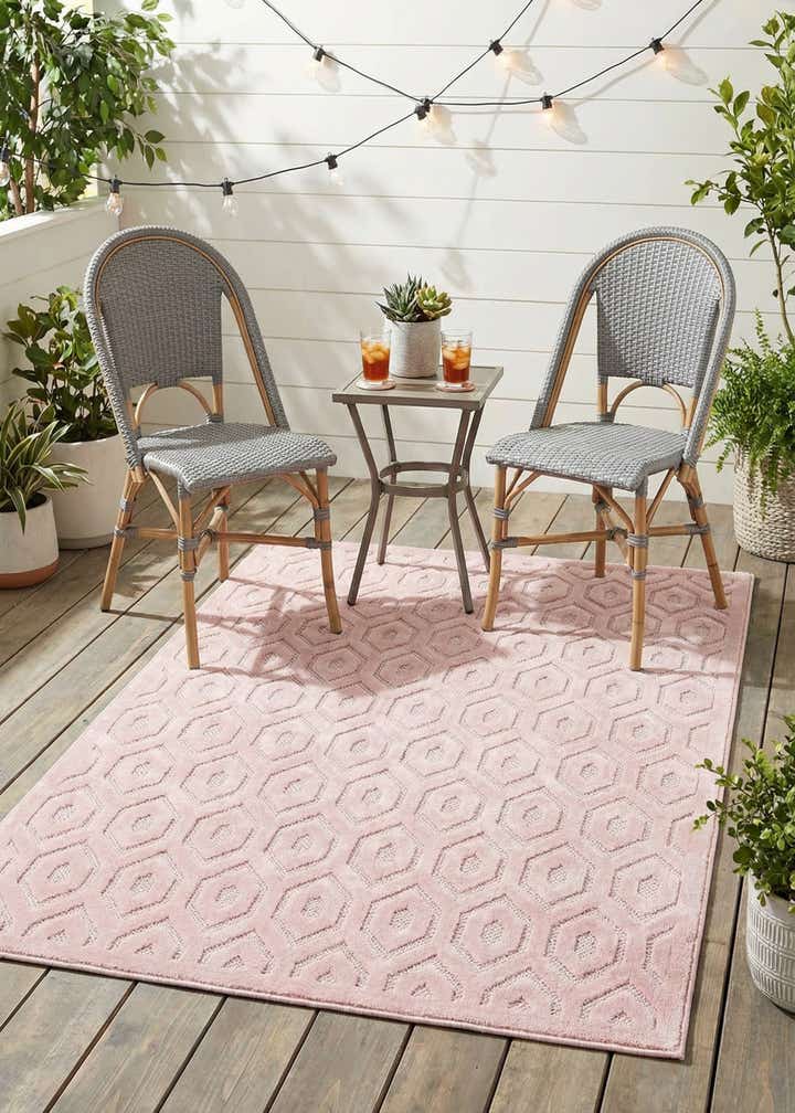 5' 3 x 8' Easy-Clean Trellis Textured Indoor / Outdoor Rug