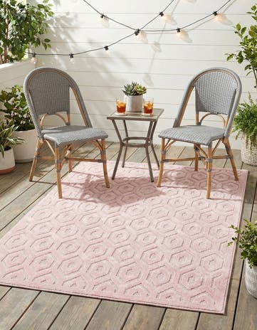 5' 3 x 8' Easy-Clean Trellis Textured Indoor / Outdoor Rug