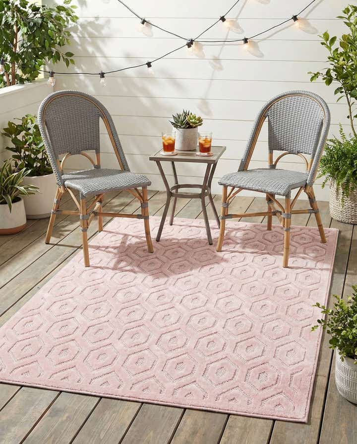5' 3 x 8' Easy-Clean Trellis Textured Indoor / Outdoor Rug