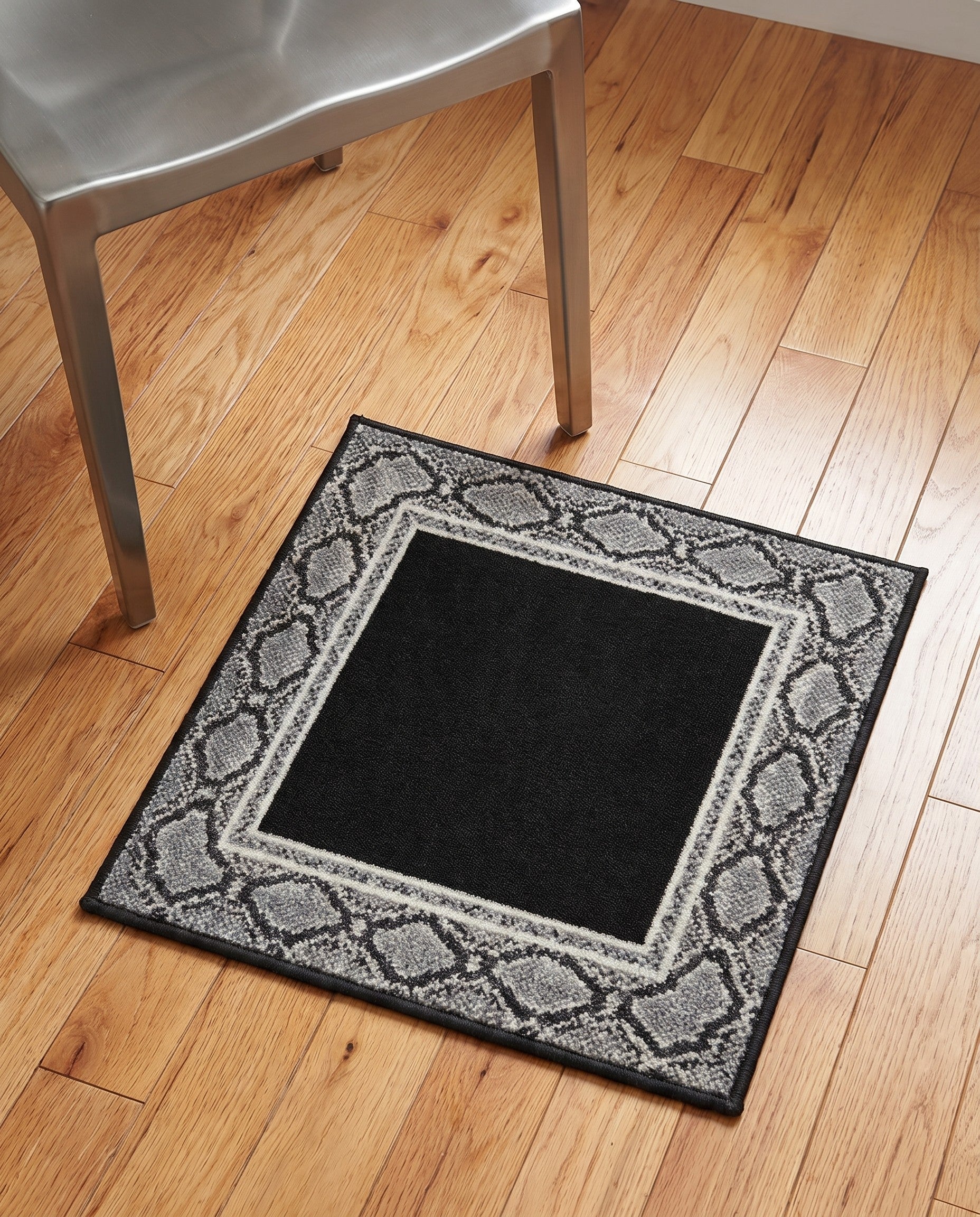 1' 4 x 1' 4 Vince Camuto Sample Rug