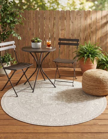 5' 3 x 5' 3 Easy-Clean Aztec Indoor / Outdoor Round Rug