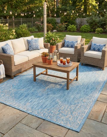 7' x 10' Easy-Clean Traditional Indoor / Outdoor Rug