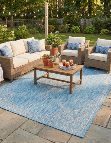 7' x 10' Easy-Clean Traditional Indoor / Outdoor Rug
