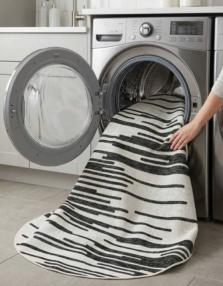 Detail image of 6' x 6'  Washable Modern Indoor / Outdoor Round Rug