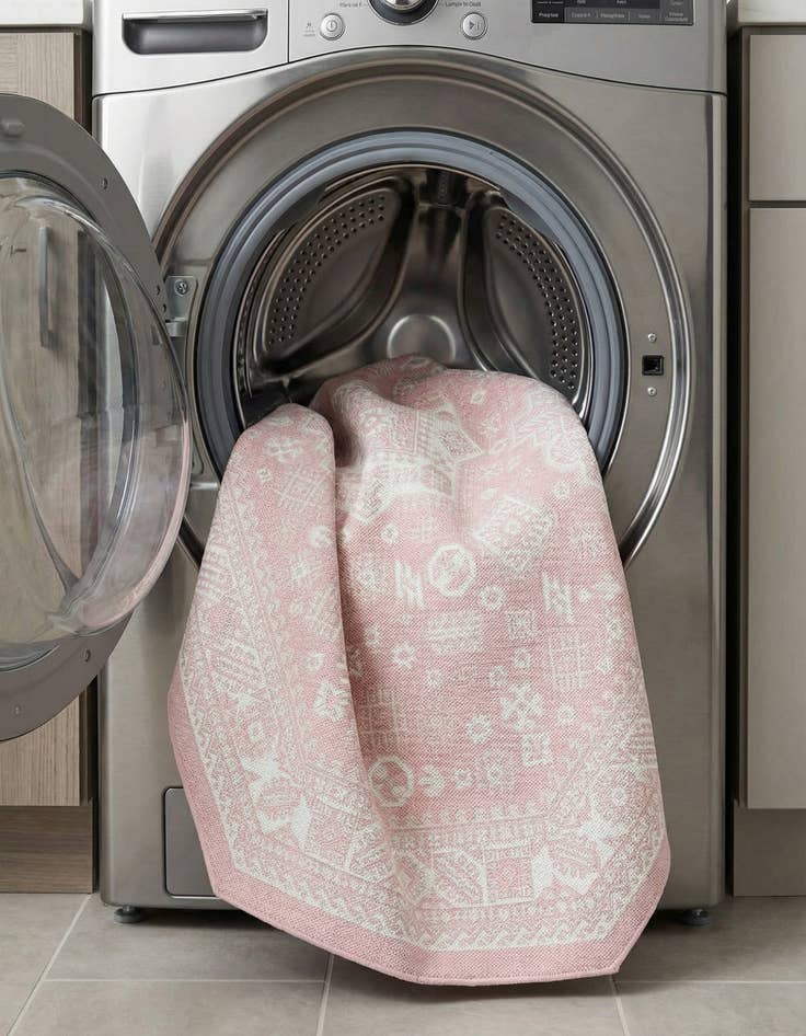 Detail image of 7' 10 x 7' 10  Washable Aztec Indoor / Outdoor Octagon Rug