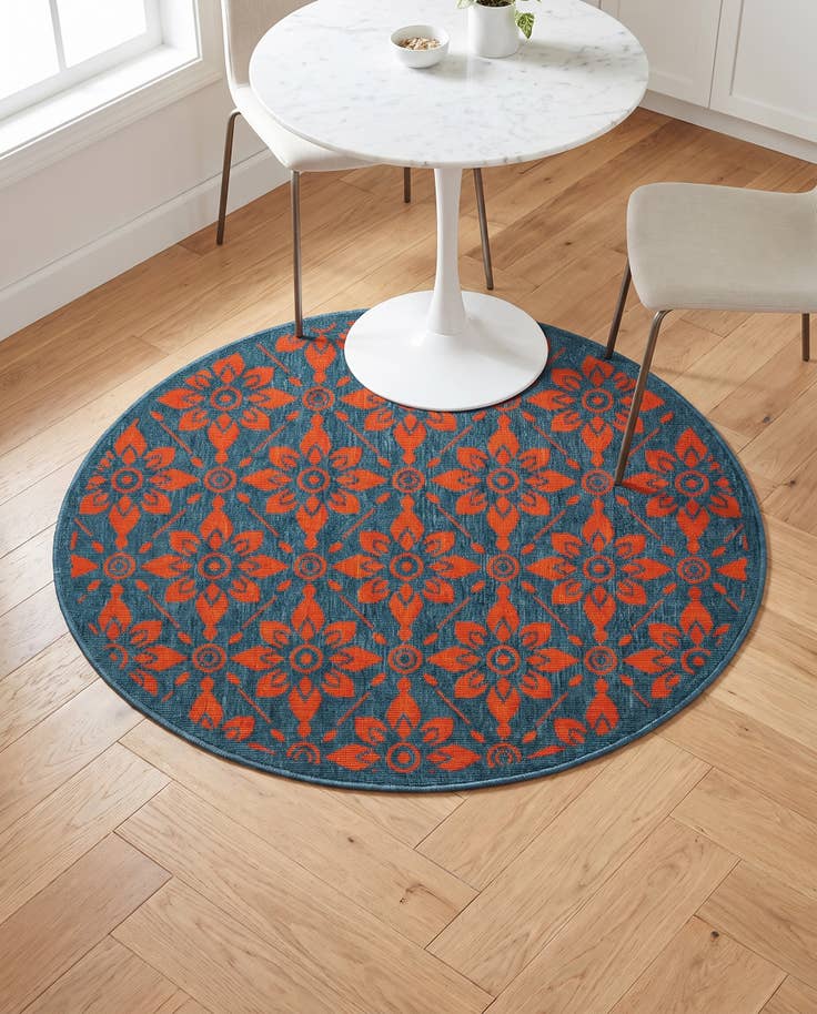 Detail image of 4' x 4' Easy-Clean Trellis Indoor / Outdoor Round Rug