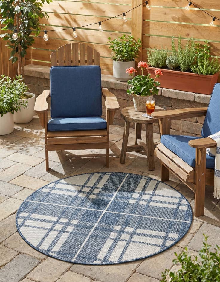 Detail image of  3' x 3'  Washable Checkered Indoor / Outdoor Round Rug