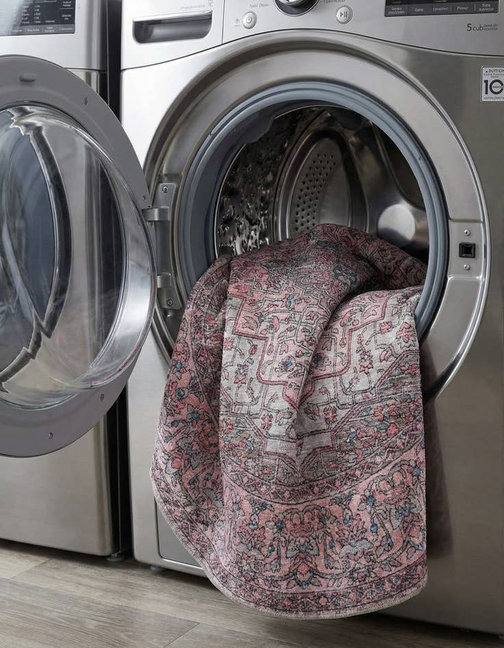 Detail image of 7' 3 x 7' 3  Washable Mangata Round Rug