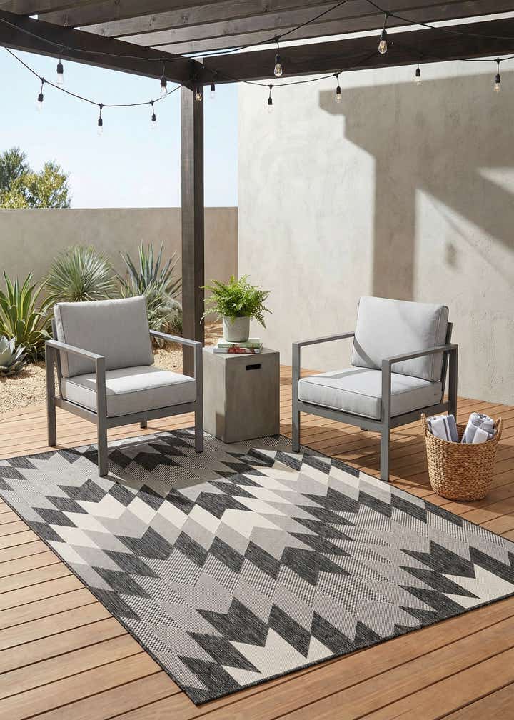 5' 3 x 7' Easy-Clean Modern Indoor / Outdoor Rug