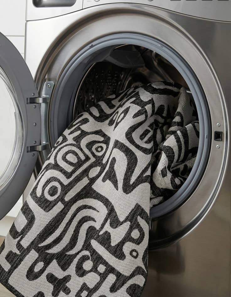 Detail image of 6' x 9'  Washable Modern Indoor / Outdoor Rug