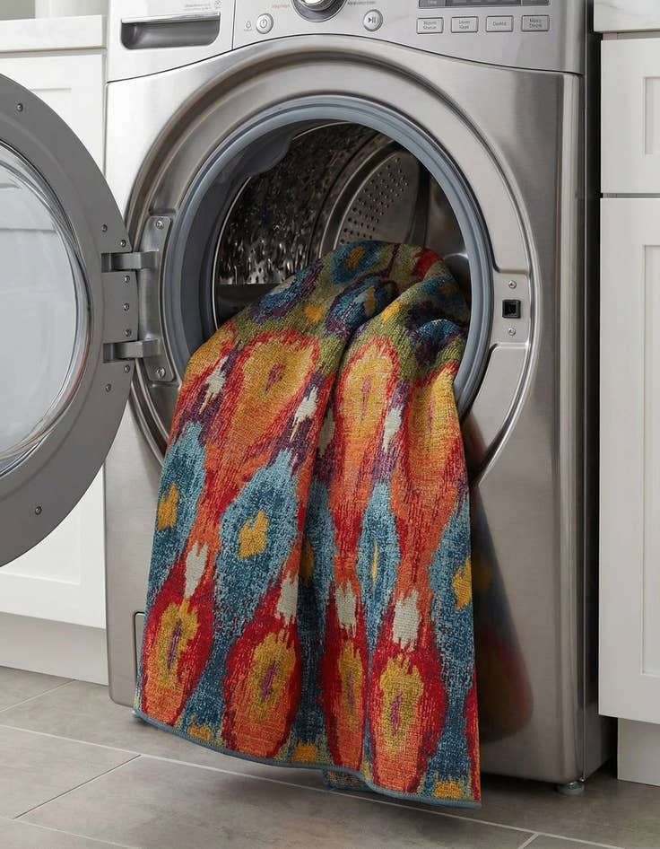 Detail image of 7' x 7'  Washable Modern Indoor / Outdoor Round Rug