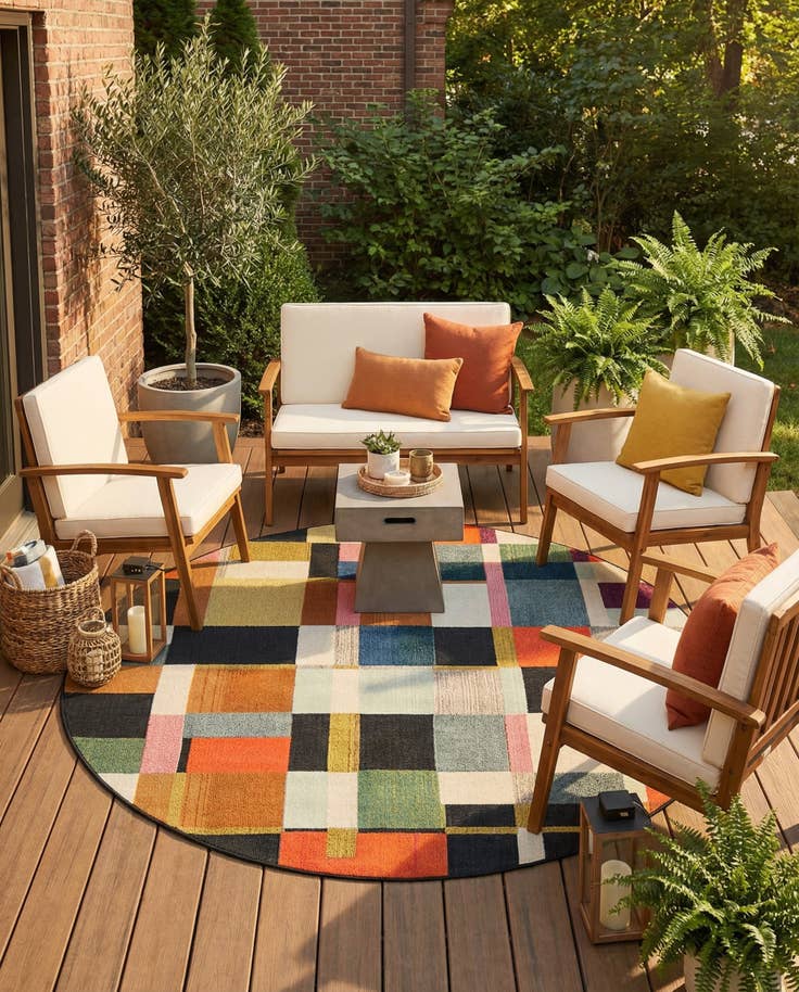 Detail image of 7' 10 x 7' 10 Easy-Clean Casablanca Indoor / Outdoor Round Rug