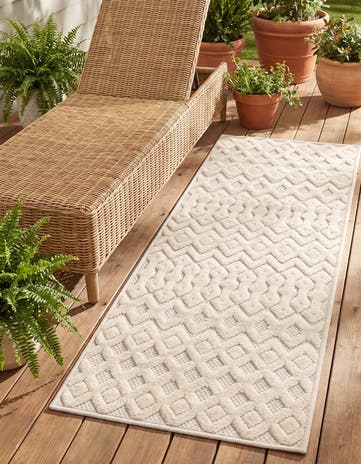 Ivory Easy-Clean Trellis Textured Indoor / Outdoor Runner Rug