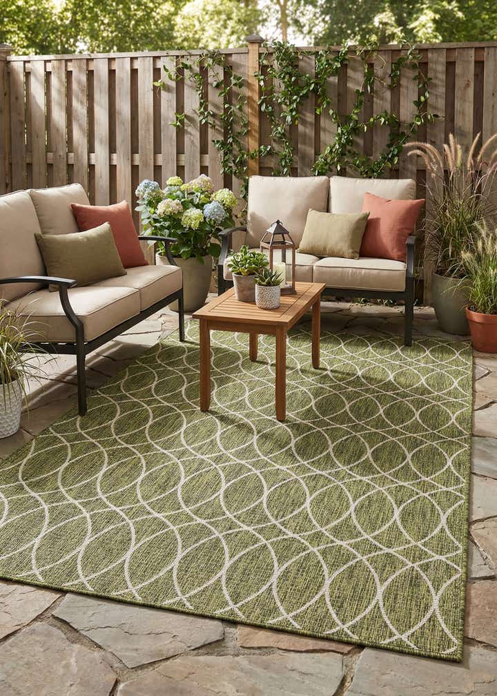 5' 3 x 8' Easy-Clean Trellis Indoor / Outdoor Rug