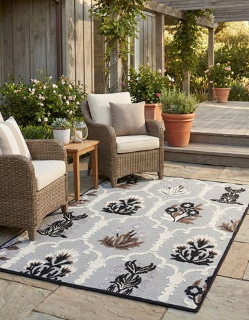 Light Gray Easy-Clean Indoor / Outdoor Rug