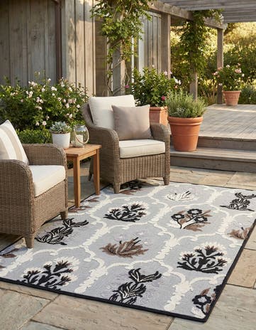 Light Gray Easy-Clean Indoor / Outdoor Rug