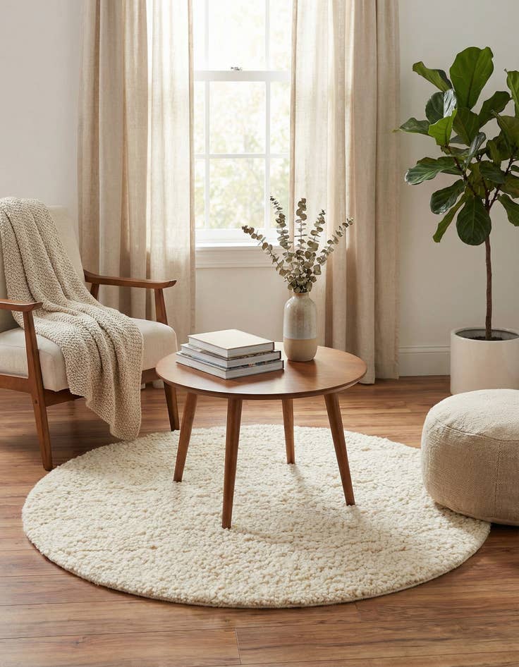 Detail image of 4' 1 x 4' 1  Hand Woven Haka Deluxe Shag Round Rug