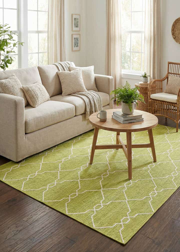 6' x 9' Easy-Clean Lattice Indoor / Outdoor Rug