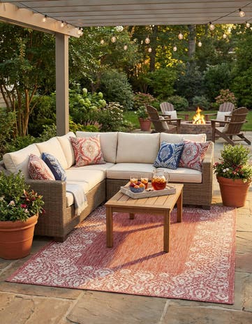 7' x 10' Easy-Clean Border Indoor / Outdoor Rug
