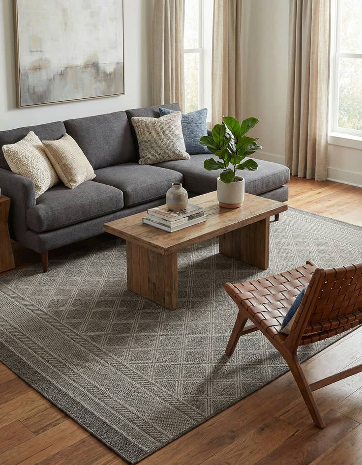 Detail image of 6' 1 x 9' Easy-Clean Trellis Indoor / Outdoor Rug