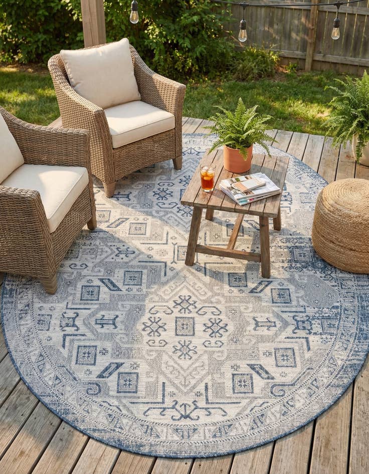 Detail image of  7' 10 x 10'  Washable Aztec Indoor / Outdoor Oval Rug