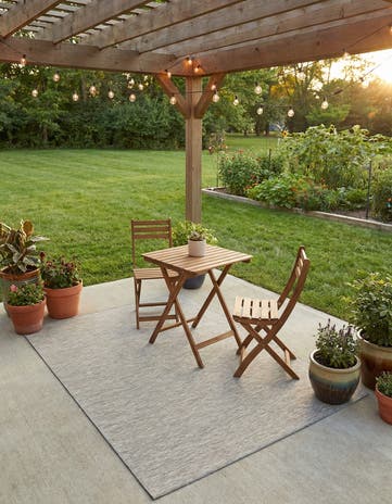 Gray Easy-Clean Solid Indoor / Outdoor Rug