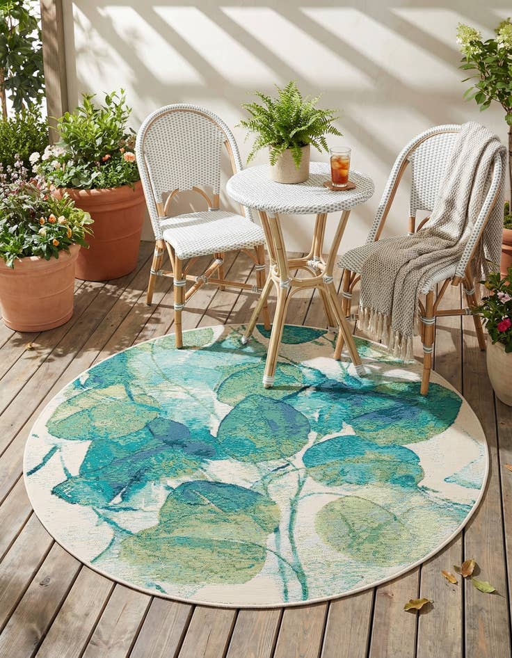 Detail image of 4' x 4'  Washable Botanical Indoor / Outdoor Round Rug