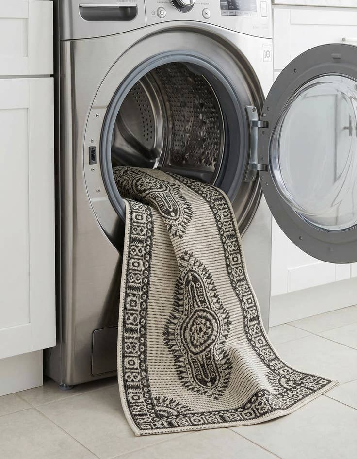 Detail image of 2' x 8'  Washable Traditional Indoor / Outdoor Runner Rug