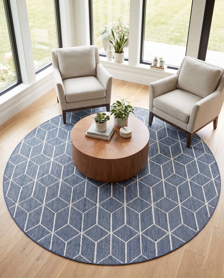 Detail image of 7' 10 x 7' 10 Easy-Clean Lattice Indoor / Outdoor Round Rug