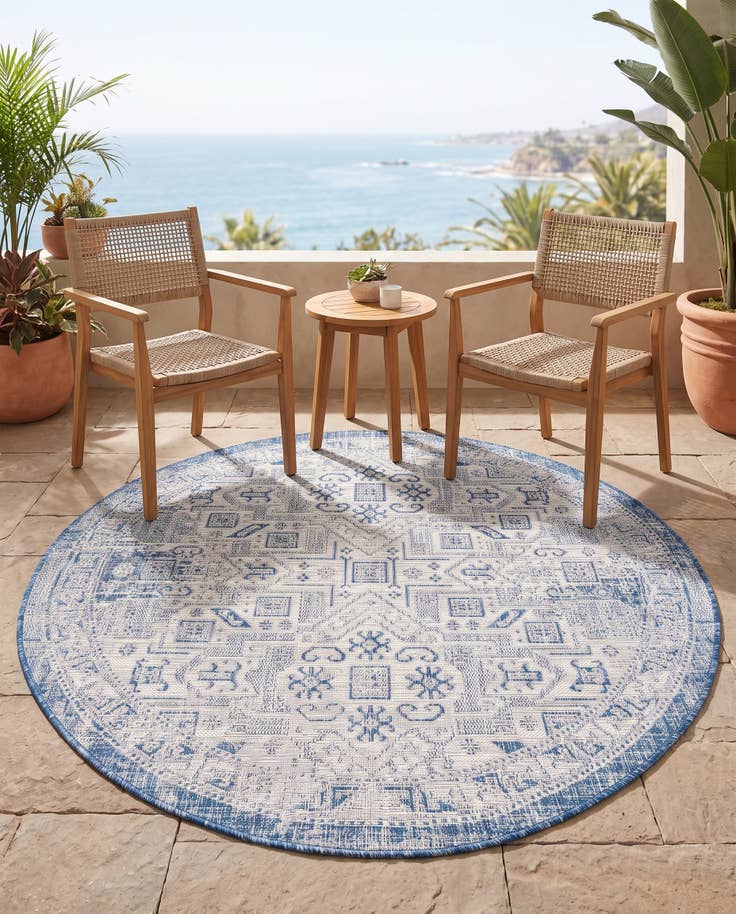 Detail image of 5' 3 x 5' 3 Easy-Clean Aztec Indoor / Outdoor Round Rug
