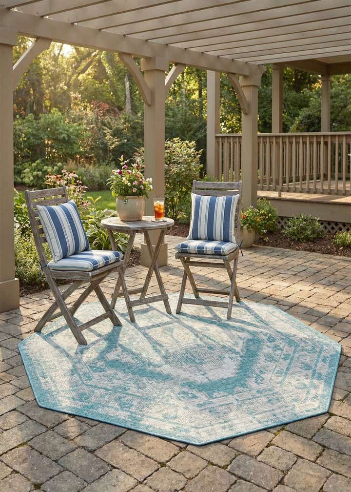 5' 3 x 5' 3 Easy-Clean Traditional Indoor / Outdoor Octagon Rug