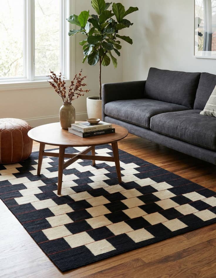 Detail image of 4' 3 x 6'  Hand Woven Kilim Modern Wool Rug