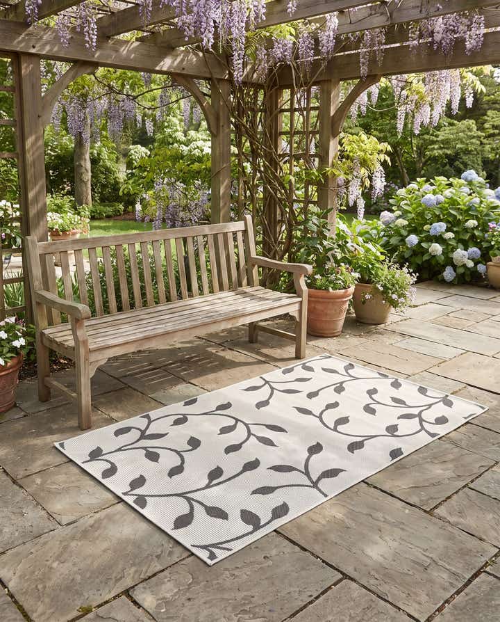 3' 3 x 5' Easy-Clean Botanical Indoor / Outdoor Rug