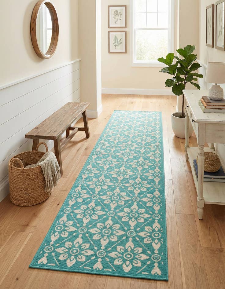 Detail image of 2' 7 x 10' Easy-Clean Trellis Indoor / Outdoor Runner Rug