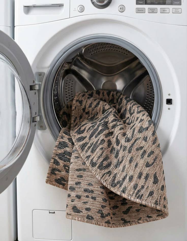 Detail image of 4' x 4'  Washable Safari Indoor / Outdoor Round Rug