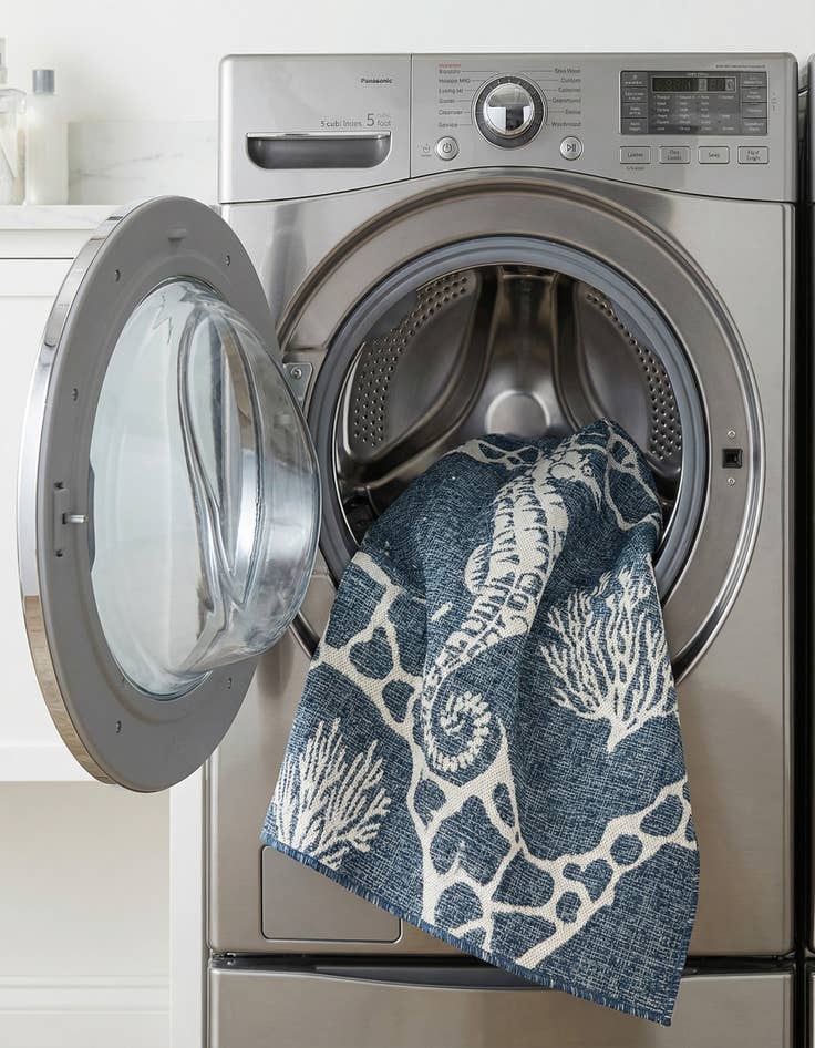 Detail image of 5' 3 x 8'  Washable Coastal Indoor / Outdoor Rug