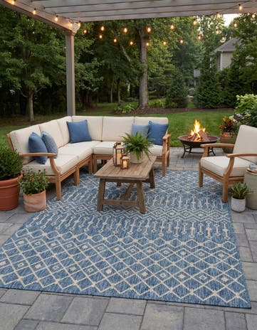 7' x 10' Easy-Clean Lattice Indoor / Outdoor Rug