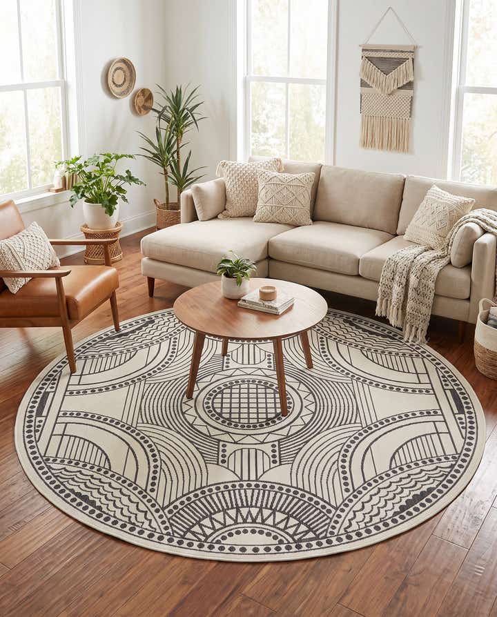 7' 10 x 7' 10 Easy-Clean Traditional Indoor / Outdoor Round Rug