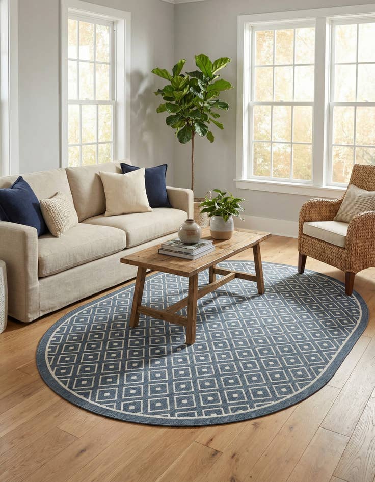 Detail image of 7' 10 x 10' Easy-Clean Lattice Indoor / Outdoor Oval Rug