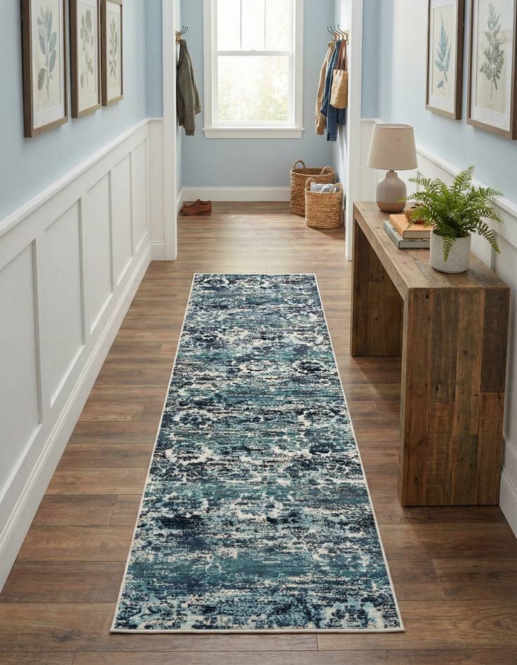 Detail image of 2' 7 x 9' 10 Budapest Runner Rug